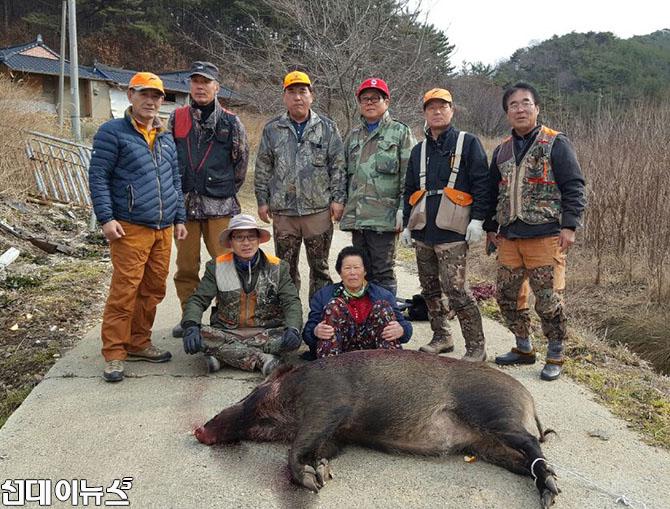 유해 야생동물 피해방지단 및 멧돼지 기동포획단 운영 1(지난해 2월 사진).jpg