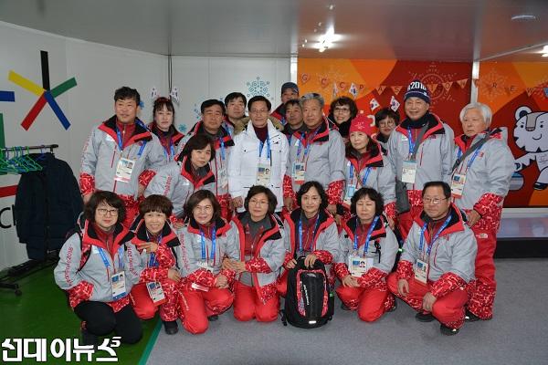 올림픽의 열정 패럴림픽에서도 활활 동계패럴림픽 강원도 자원봉사자.jpg