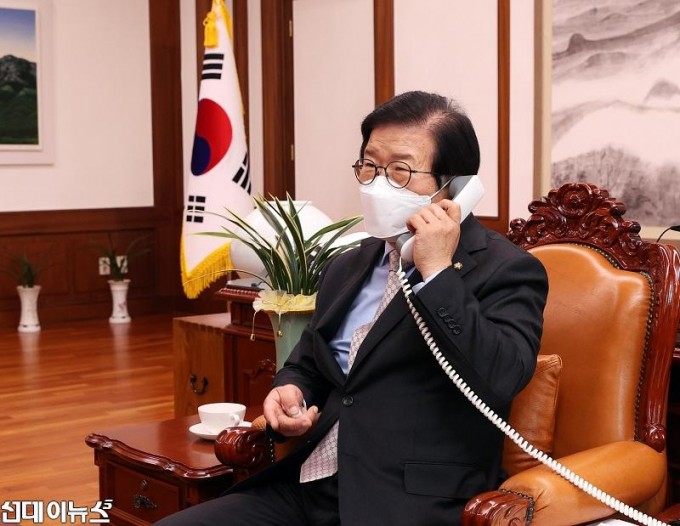 박병석 국회의장 카자흐스탄 하원의장과 전화 외교111.jpg