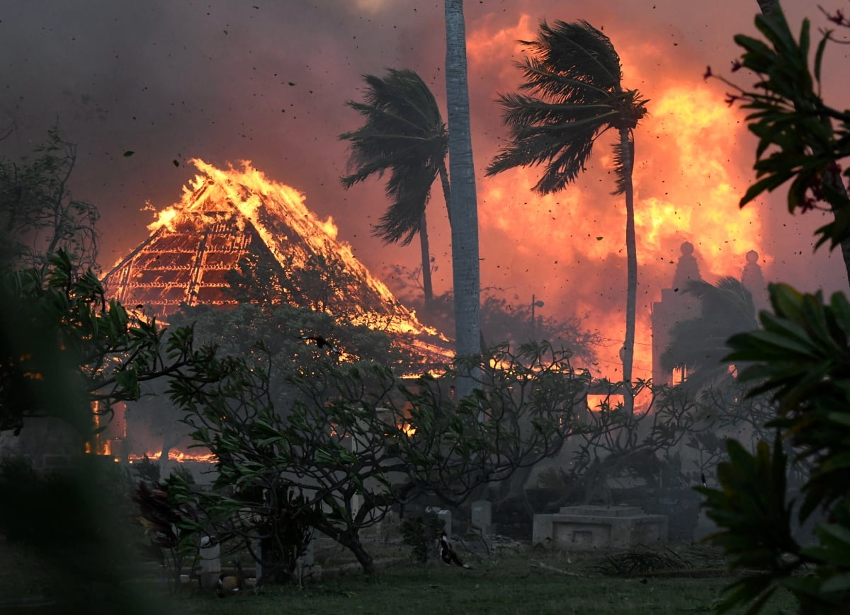 하와이 대형 산불, 사망자와 피해 심각 ... 사망자 계속해서 늘고 있어