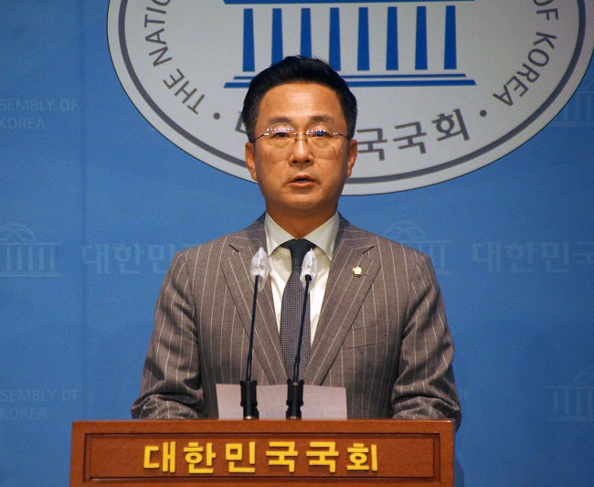 "명예로운 해병대, 충성과 정의밖에 모른다, 박성준 대변인"