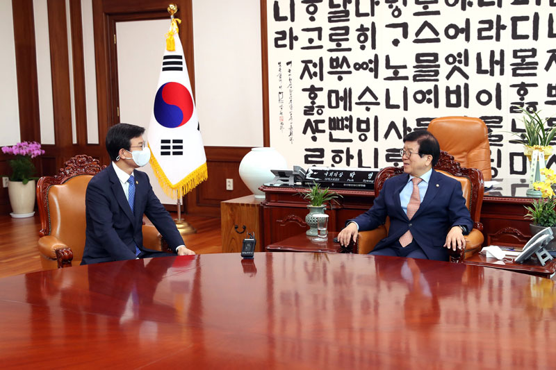 박병석 국회의장, “코로나19 때문에 해운·항만 분야 힘들어 하고 있다. 해양수산부가 더 잘 해주길 바란다”