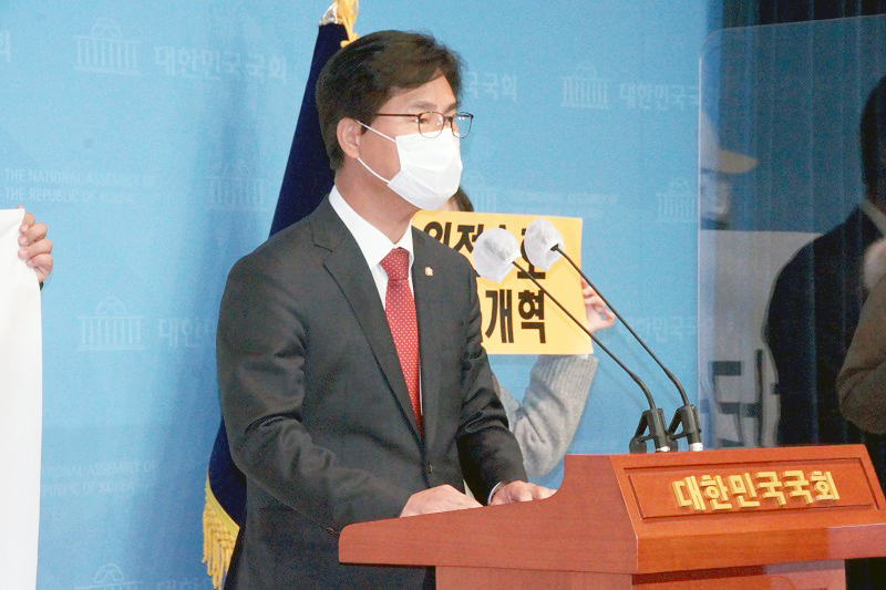 “문재인 정부의 탈탄소 정책에 맞춰 신한울3, 4호기 공사를 재개하라, 김영식 의원”