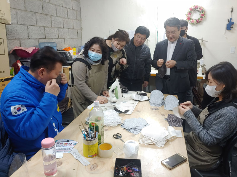 송영길 의원, 면마스크 제작 ‘계양구 자활센터’ 격려방문