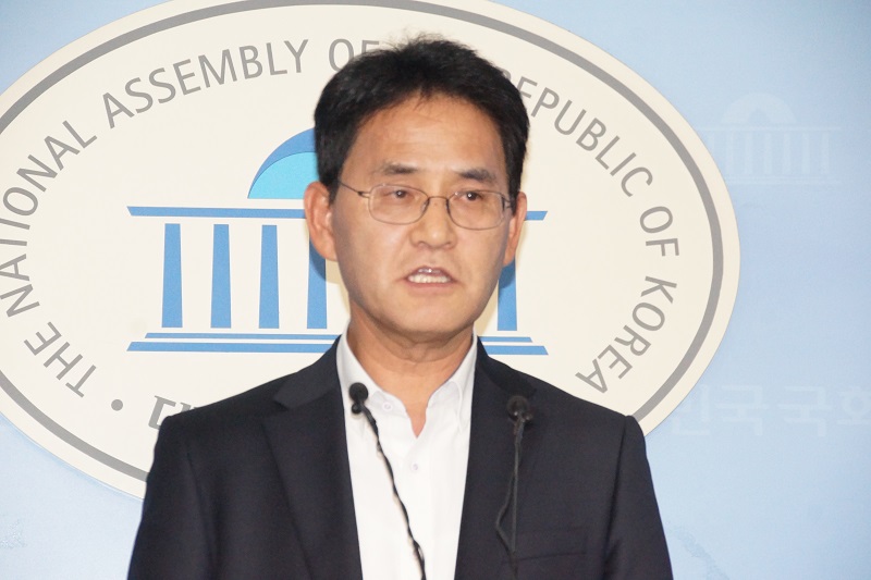 자유한국당 이창수 대변인 “조국, 자기 가족 보호 위한 검찰 개혁”