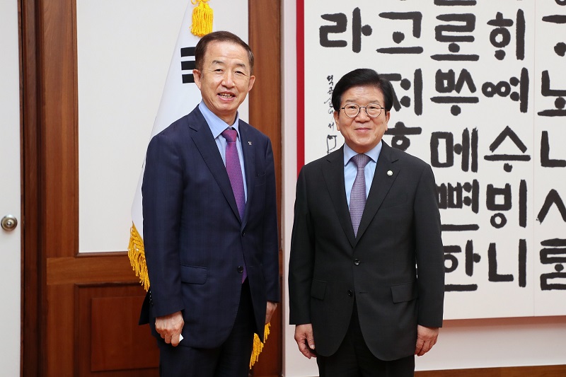 “박병석 국회의장, 김사열 국가균형발전위원장 예방”