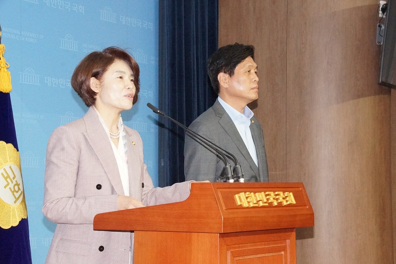 “한정애 더불어민주당 일하는 추진단장과 조승래 의원 기자회견”