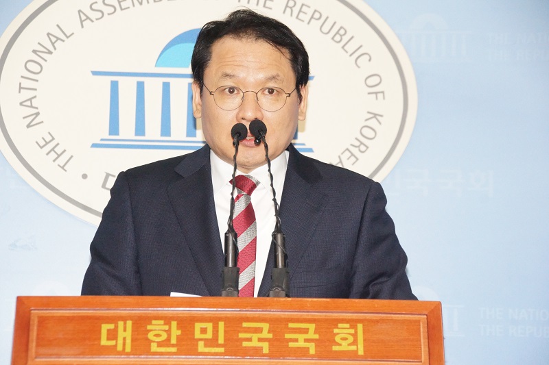 “바른미래당 강신업 대변인, 북한은 일방독주 우리는 전전긍긍”