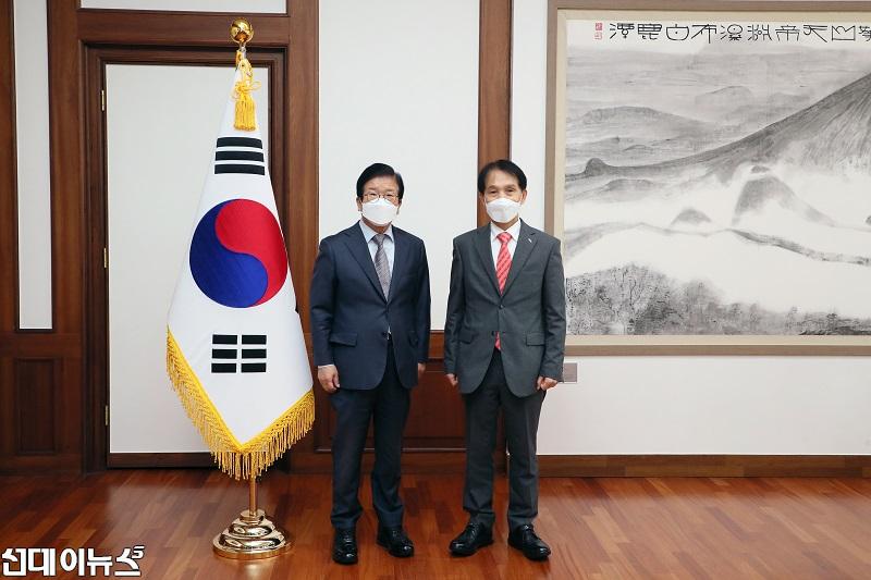 “박병석 국회의장, 이광형 신임 KAIST 총장 예방 받아”