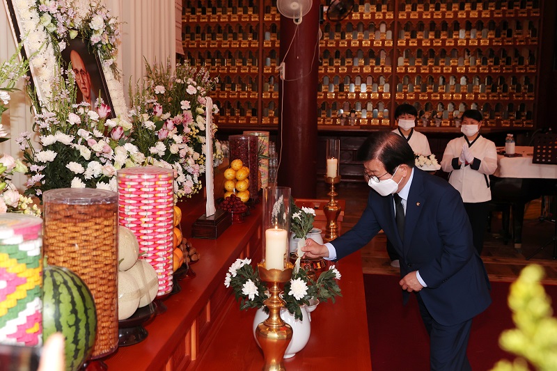 박병석 국회의장, “종교를 떠나 모든 이들에게 본받을 만한 분…