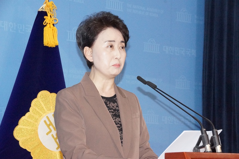 “민생당 대변인 문정선, 위성정당 짝퉁정당과의 전쟁 선포”