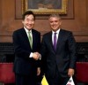 이낙연, 방한한 두케 콜롬비아 대통령과 ‘우정의 선물’ 교환