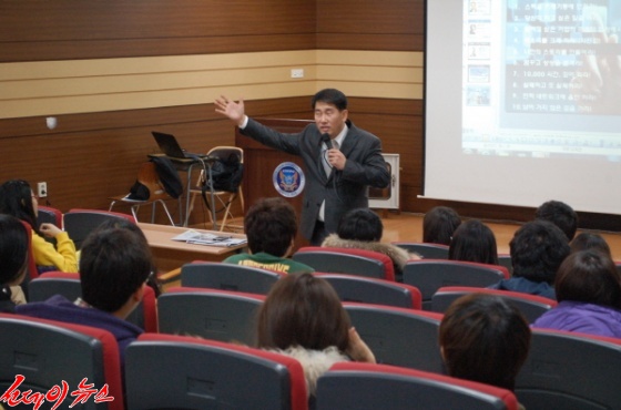 더필드 이희선 대표가 순천향대학교에서 취업특강을 진행하고 있다.