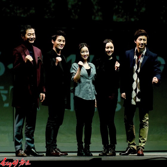 왼쪽부터 장진 연출, 김준수, 오소연, 김예원, 박건형(사진-김상민 기자) 