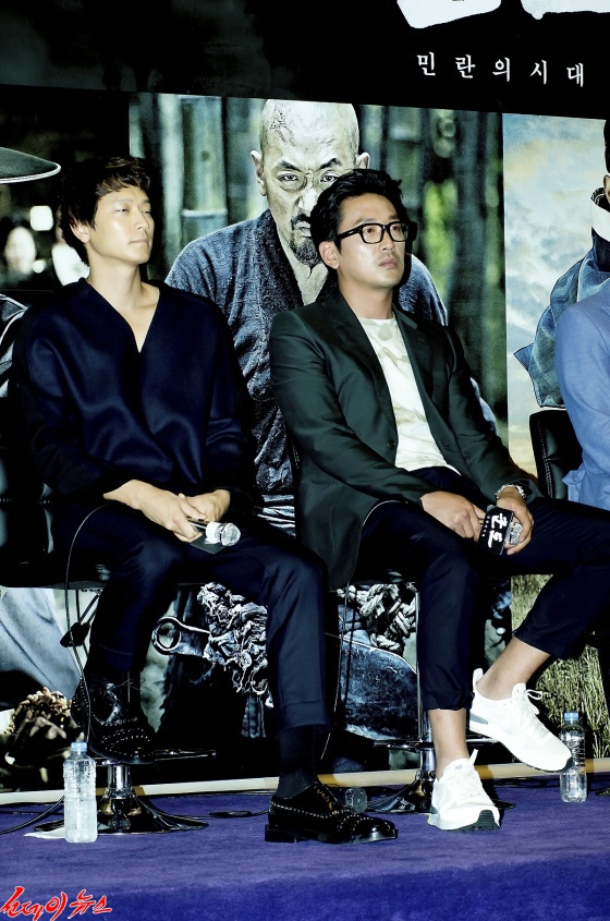 왼쪽부터 강동원, 하정우 (사진- 김상민 기자)   