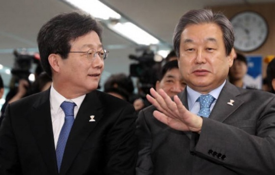 바른정당의 대선후보인 유승민 의원은 29일 조전 여의도 당사에서 열린 국회의원.원외위원장 연석회의에서 김무성 의원을 선대위장장으로 추대했다.