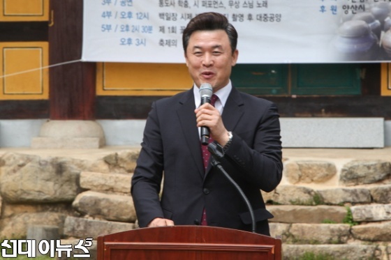 윤영석 자유한국당 국회의원(양산시 갑)이 축사를 하고 있다.